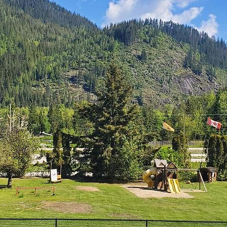 Sicamous Rv & Cabin Resort Malakwa Εξωτερικό φωτογραφία