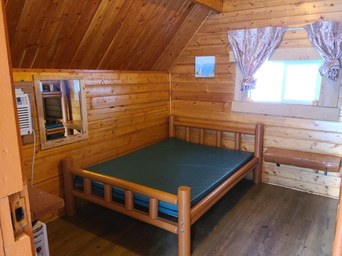 Sicamous Rv & Cabin Resort Malakwa Εξωτερικό φωτογραφία
