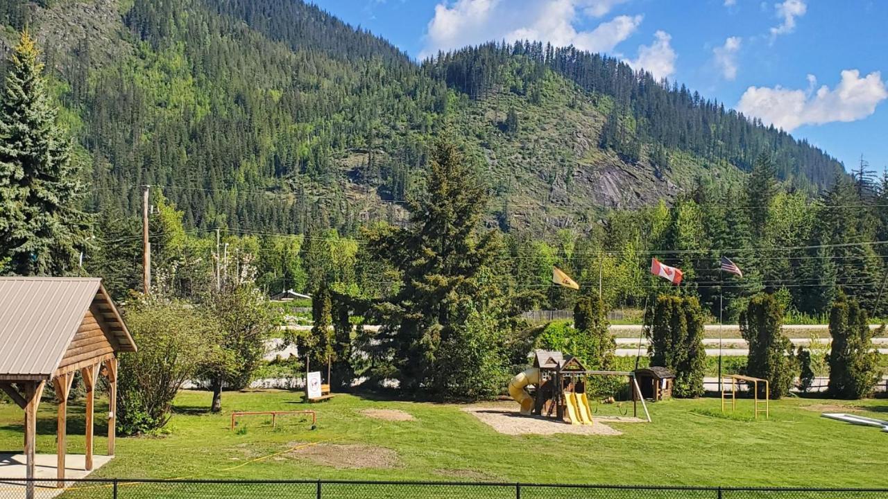Sicamous Rv & Cabin Resort Malakwa Εξωτερικό φωτογραφία
