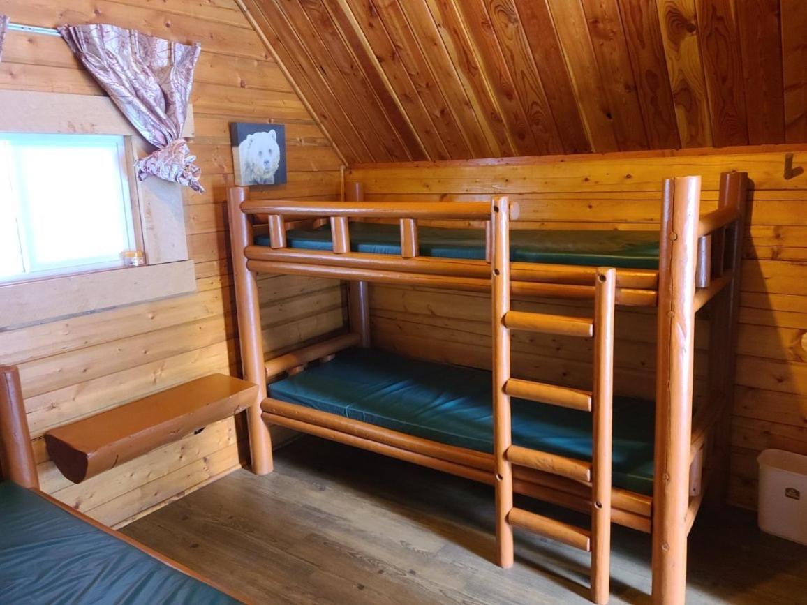 Sicamous Rv & Cabin Resort Malakwa Εξωτερικό φωτογραφία