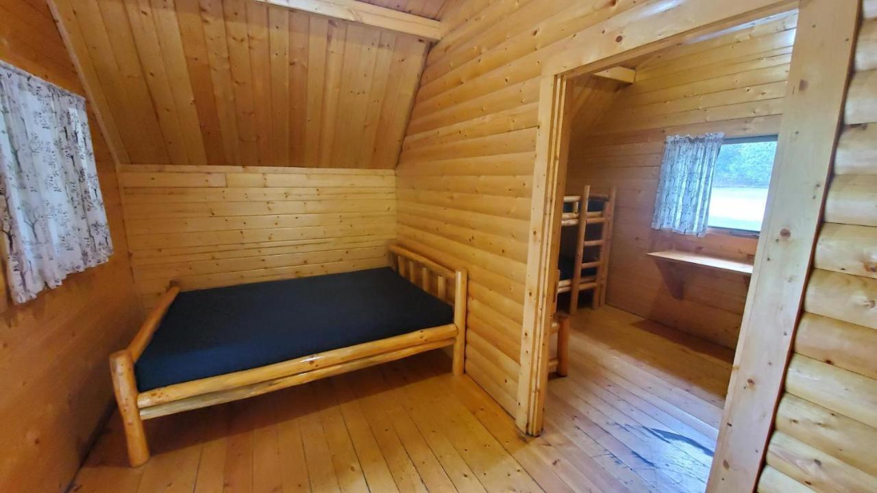 Sicamous Rv & Cabin Resort Malakwa Εξωτερικό φωτογραφία