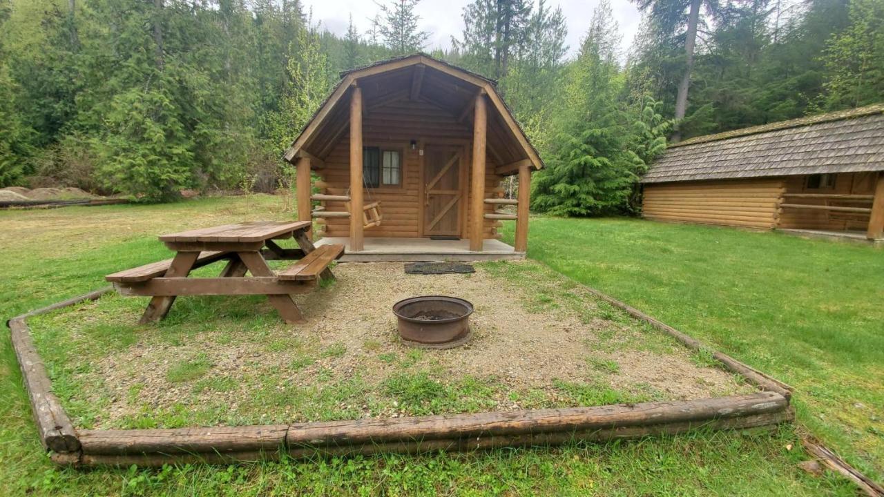 Sicamous Rv & Cabin Resort Malakwa Εξωτερικό φωτογραφία
